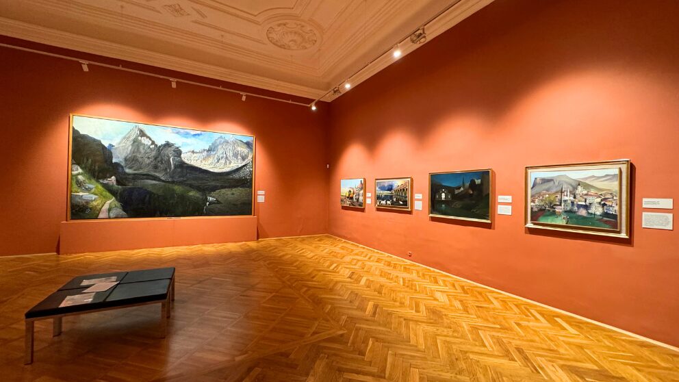 ハンガリーの街ペーチにあるチョントヴァーリ美術館の内部、風景画の部屋