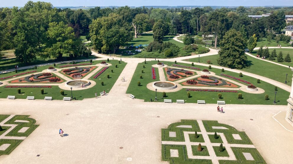 ハンガリーのケストヘイにあるフェシュテティッチ宮殿の庭園