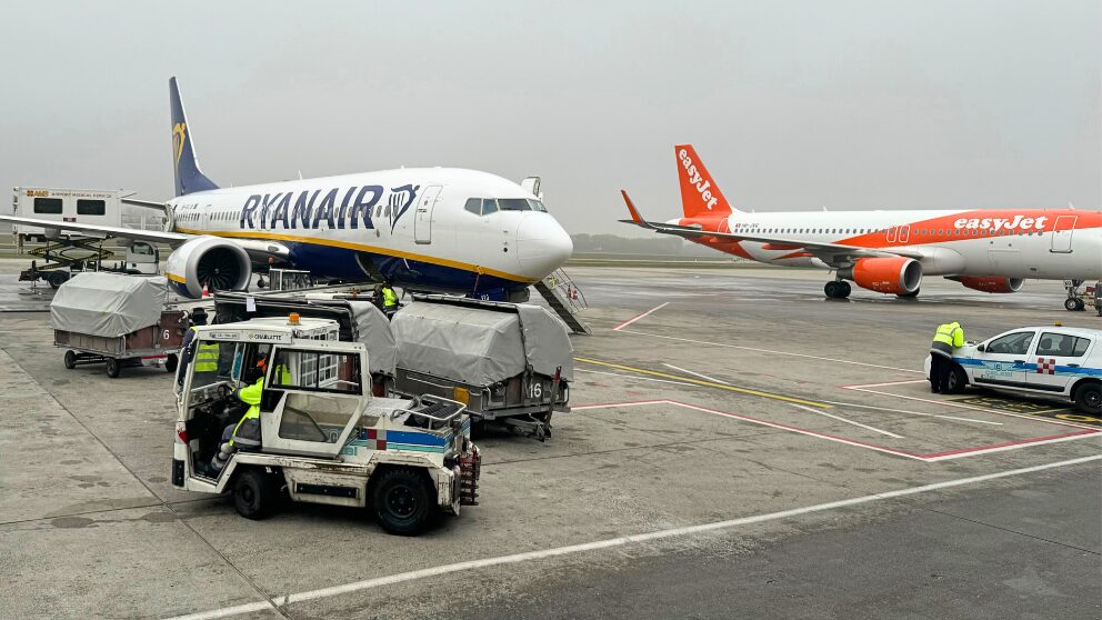 ブダペスト空港に駐機するライアンエアーとイージージェット