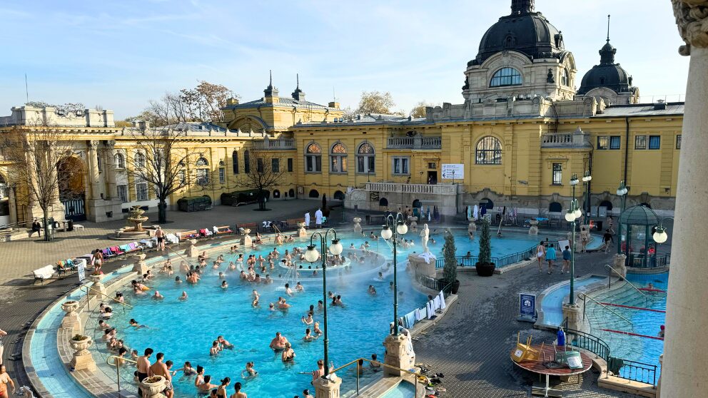 ブダペストのセーチェーニ温泉のレストランの上の階からの景色