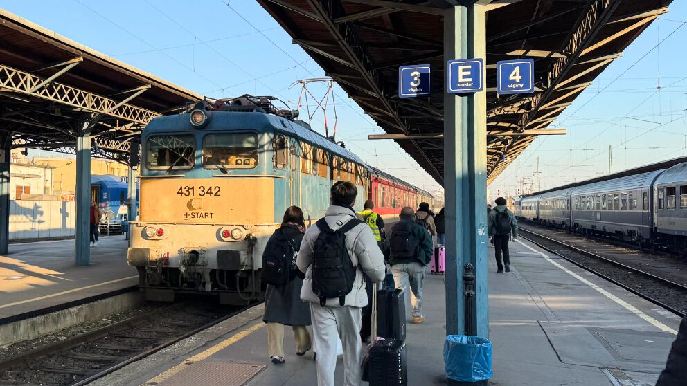 ブダペスト東駅に停車するユーロシティー。ルーマニア・ウクライナ方面から到着したところ