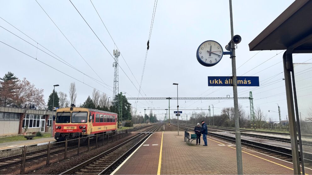 ハンガリーのUkk駅のホームの様子