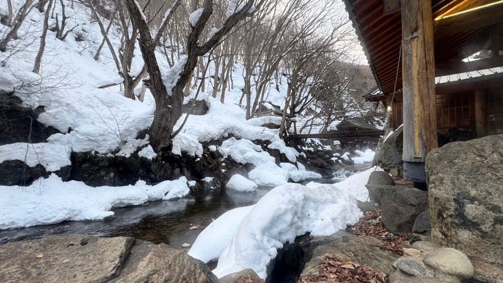 群馬県の宝川温泉にある大露天風呂「摩耶の湯」からの風景